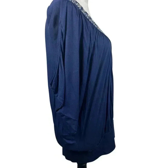 White House Black Market blue embellished v neck top size medium - Picture 5 of 9